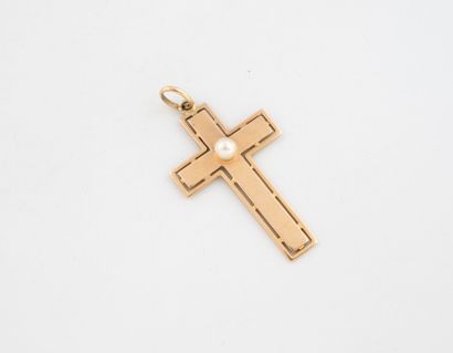 Pendentif croix en or jaune (750) centré...
