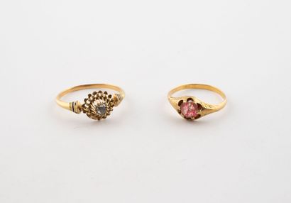 Lot of two yellow gold (750) rings:
- One...