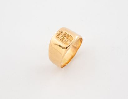 Chevalière in yellow gold (750) with the...