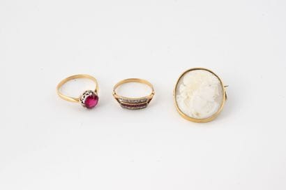 Small lot of jewelry in gold (750) :
- an...