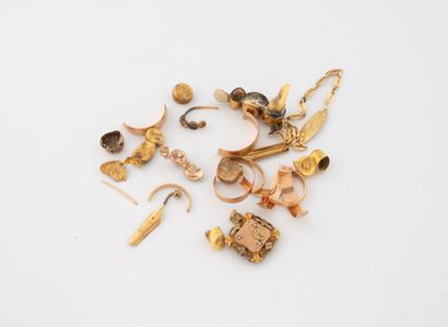 Lot débris d'or (750).
Poids brut : 56.1...