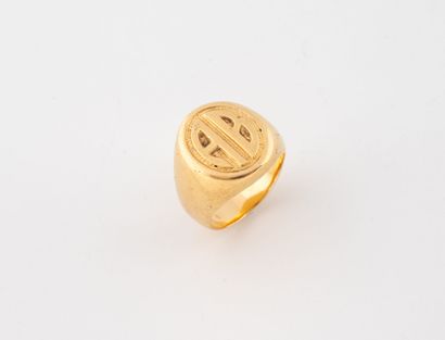 Yellow gold (750) signet ring, the oval top...