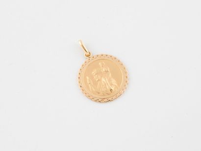 Petite médaille religieuse en or jaune (750)...