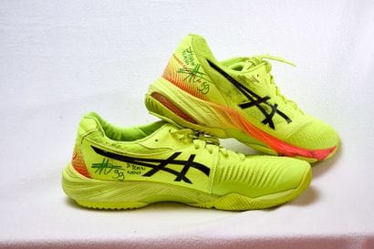 Pair of shoes worn and signed by Dylan Nahi...