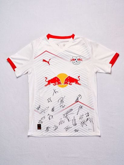 1 - RB Leipzig autographed jersey - Size...