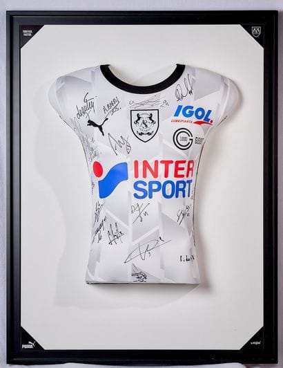 Moulded bust - Amiens SC jersey signed by...