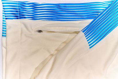 Ensemble de la tenue olympique Paris 2024...
