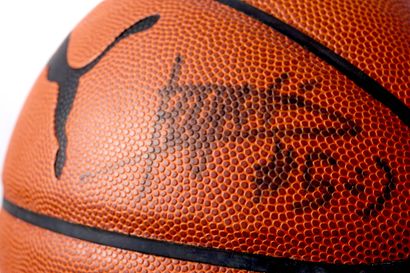 Basketball signed by Marie-Eve Paget - Size...