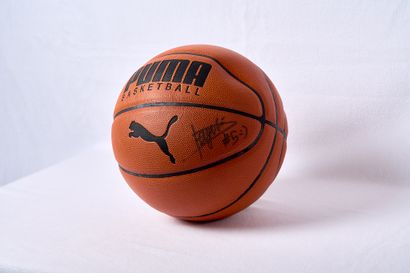 Basketball signed by Marie-Eve Paget - Size...
