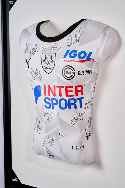 Moulded bust - Amiens SC jersey signed by...
