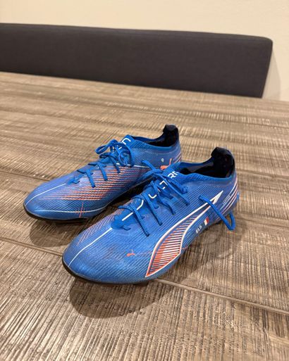 Studs signed and worn by Eugénie Le Sommer...