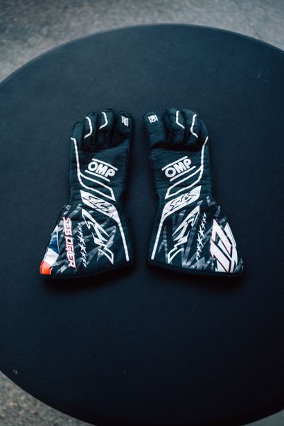 OMP gloves worn and signed by Sébastien Ogier...