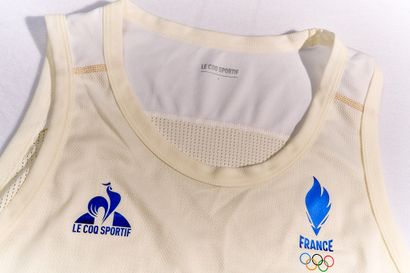 Ensemble de la tenue olympique Paris 2024...
