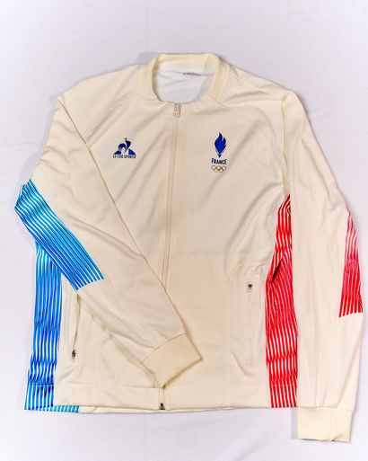 Ensemble de la tenue olympique Paris 2024...