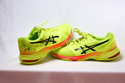 Pair of shoes worn and signed by Dylan Nahi...