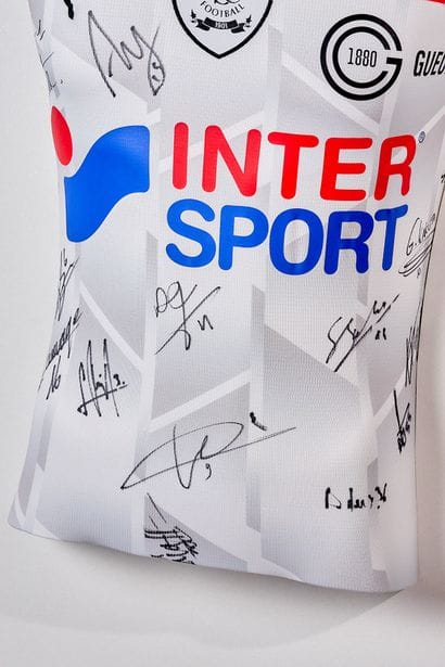 Moulded bust - Amiens SC jersey signed by...