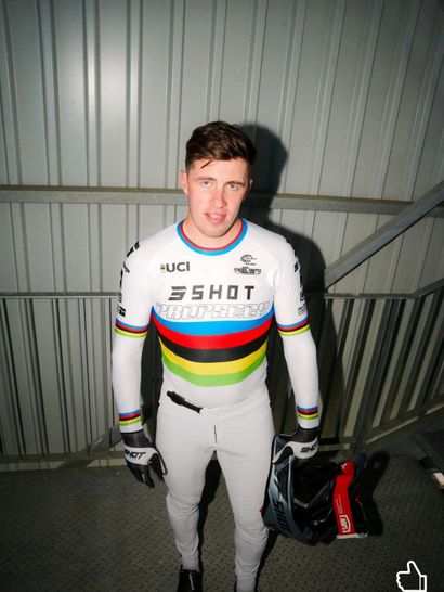 Jersey worn and signed by Arthur Pilard -...