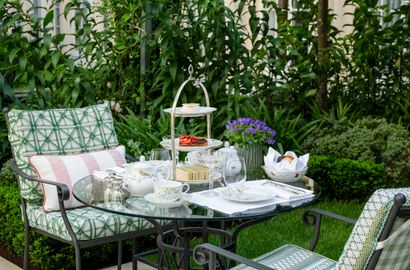 Tea-Time at Café Antonia in the Hôtel Bristol...
