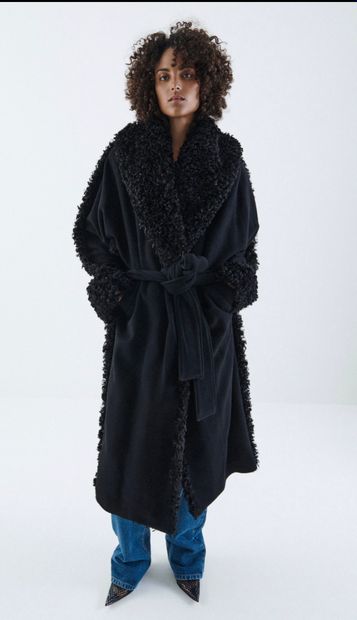 Black coat in wool and fur fabric Vegan VAILLANT

The...