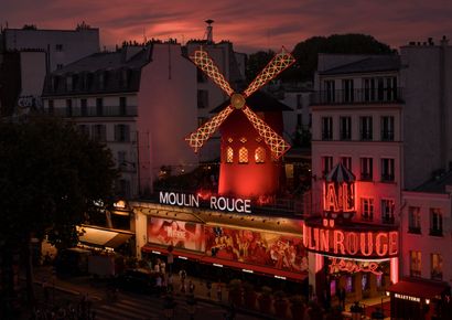 Two invitations to the Moulin Rouge dinner-show

An...