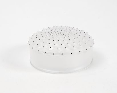 LALIQUE FRANCE
Powder box, Cactus model.
Pressed-molded...