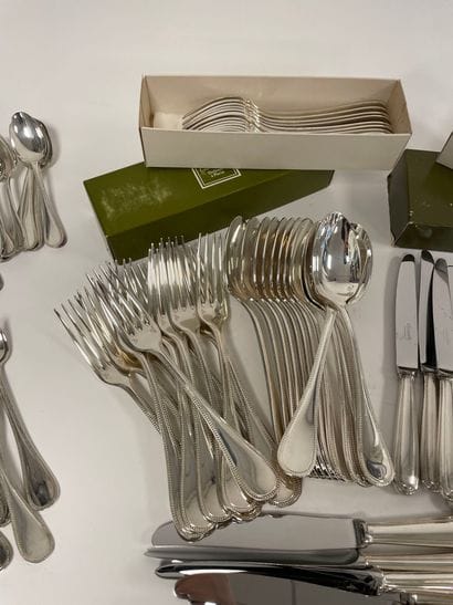 CHRISTOFLE
Ménagère en métal argenté, modèle...