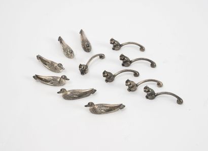 SILEA
Lot de douze porte-couteaux zoomorphes...