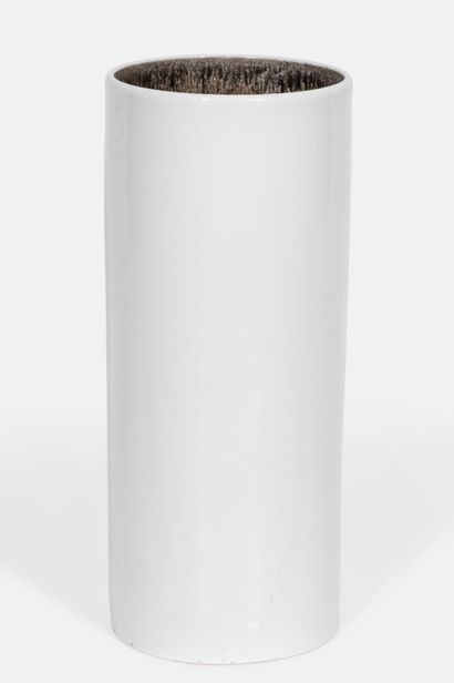 Two vases :
- a large one in colorless flared...