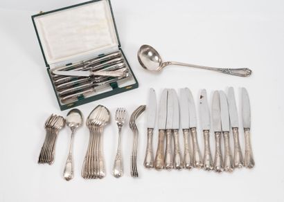 Partie de ménagère en métal argenté modèle...