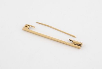 Débris de broche barrette en or jaune (750).
Poids...