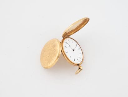 Soap watch in yellow gold (750) with guilloché...
