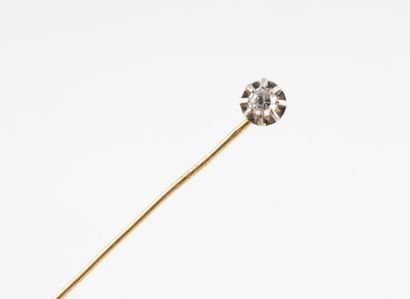 Yellow gold (750) pin set with a small brilliant-cut...