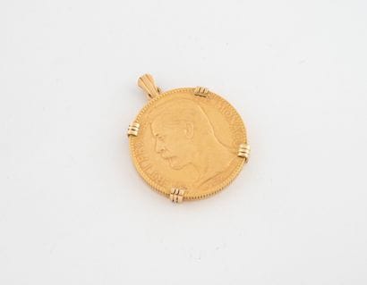 Yellow gold (750) pendant adorned with a...