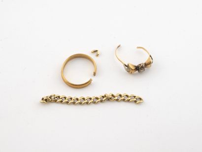 Lot of yellow gold (750) ring fragments,...