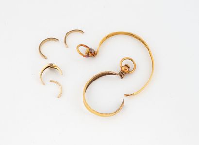 Yellow gold (750) debris.
Weight: 14.4 g...