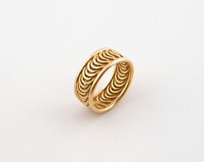 Yellow gold (750) slightly openwork band...