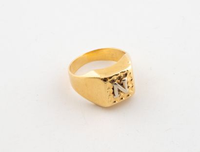 Small signet ring in yellow gold (750), engraved...