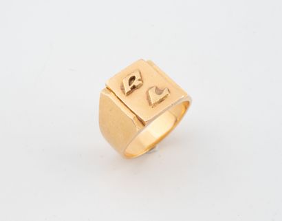 Chevalière in yellow gold (750) with rectangular...