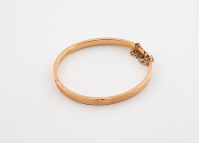 Yellow gold (750) semi-opening child's bangle.
Ratchet...