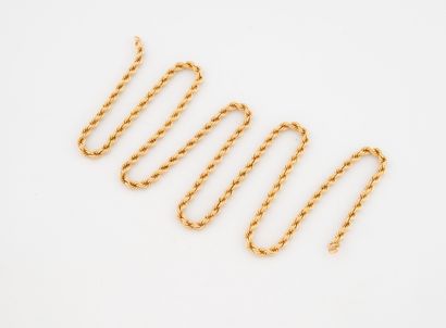 Twisted link chain or rope in yellow gold...