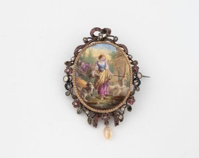 Oval brooch in yellow gold (750) and silver...