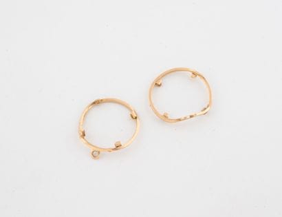 Lot of yellow gold (750) debris.
Weight 3.9...