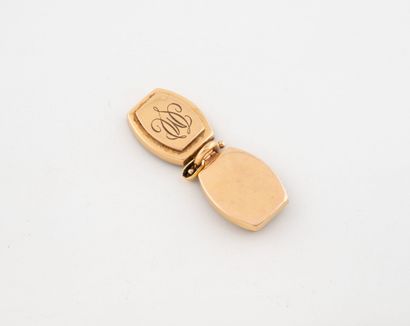 Yellow gold (750) tonneau-shaped pendant...