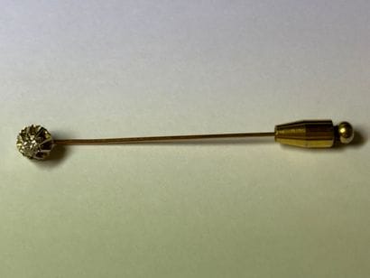 Yellow gold (750) tie pin set with a brilliant-cut...