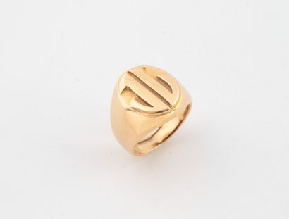 Chevalière in yellow gold (750) with oval...