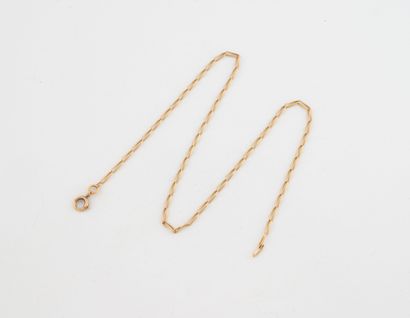 Yellow gold (750) chain with slightly twisted...