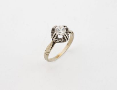 White gold (750) solitaire ring set with...
