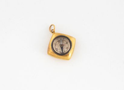 Small gold (750) and metal compass pendant.
Gross...