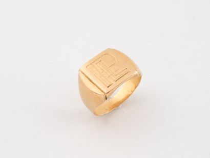 Chevalière in yellow gold (750), engraved...