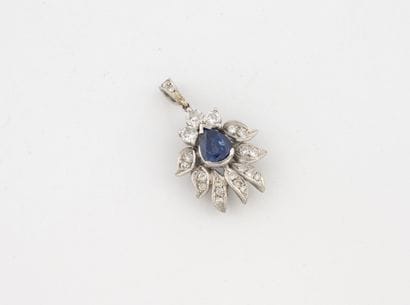 Platinum (850) pendant forming small leaves...